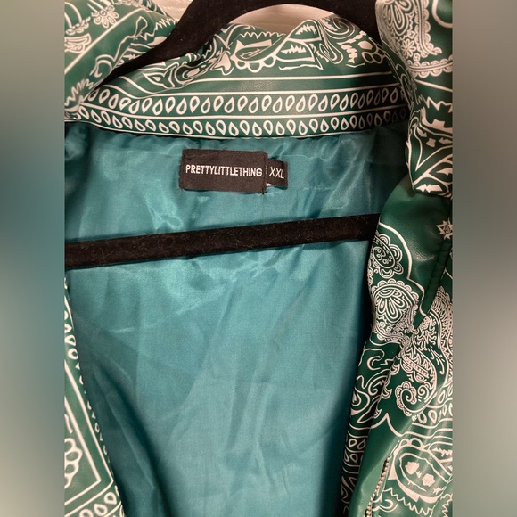 PrettyLittleThing Green Unisex Paisley PU Extreme Oversized Puffer Coat Size XXL - Picture 5 of 16